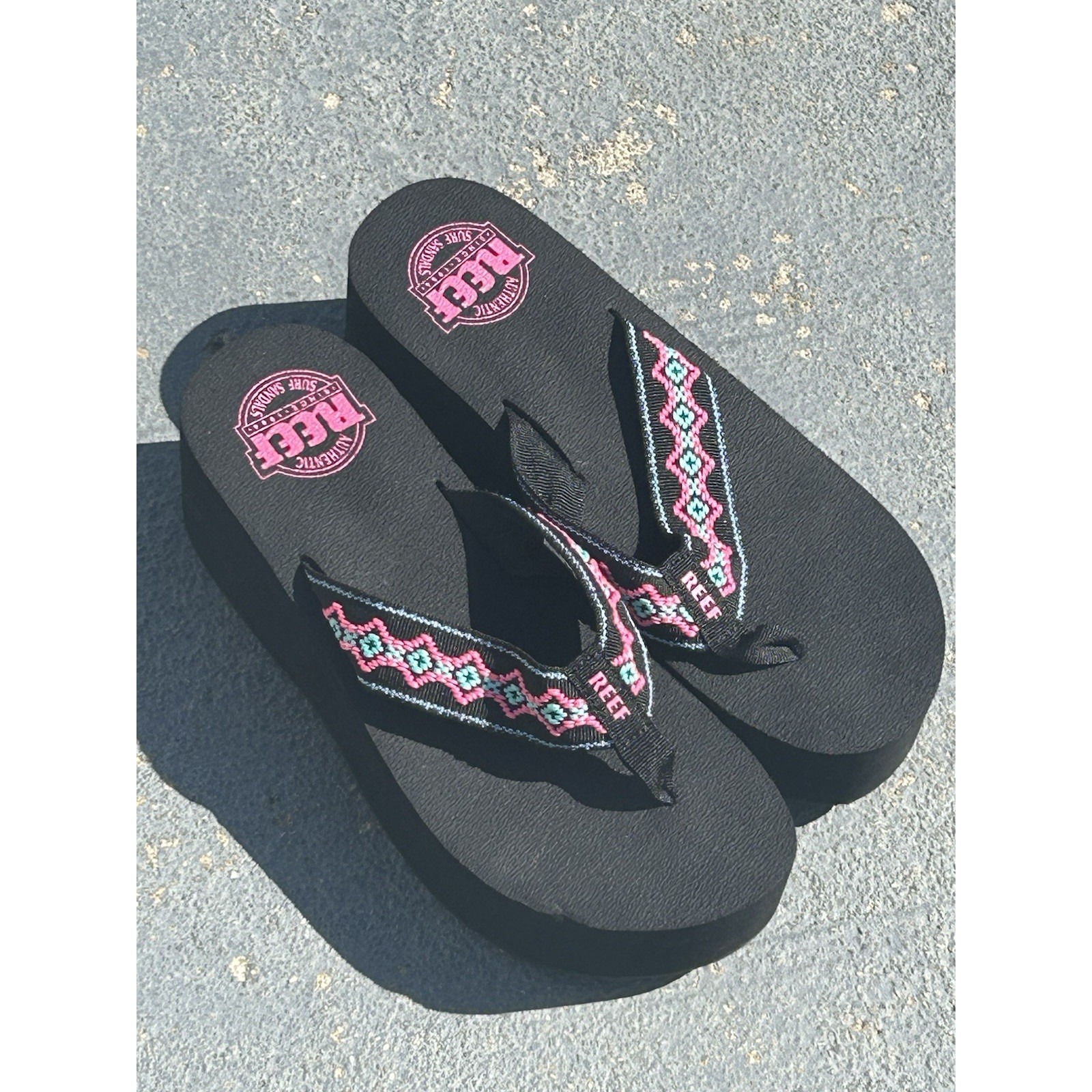 Reef Sandy Hi Platform Flip Flops Sz 8 Black Pink Embroidered Beach Sandals